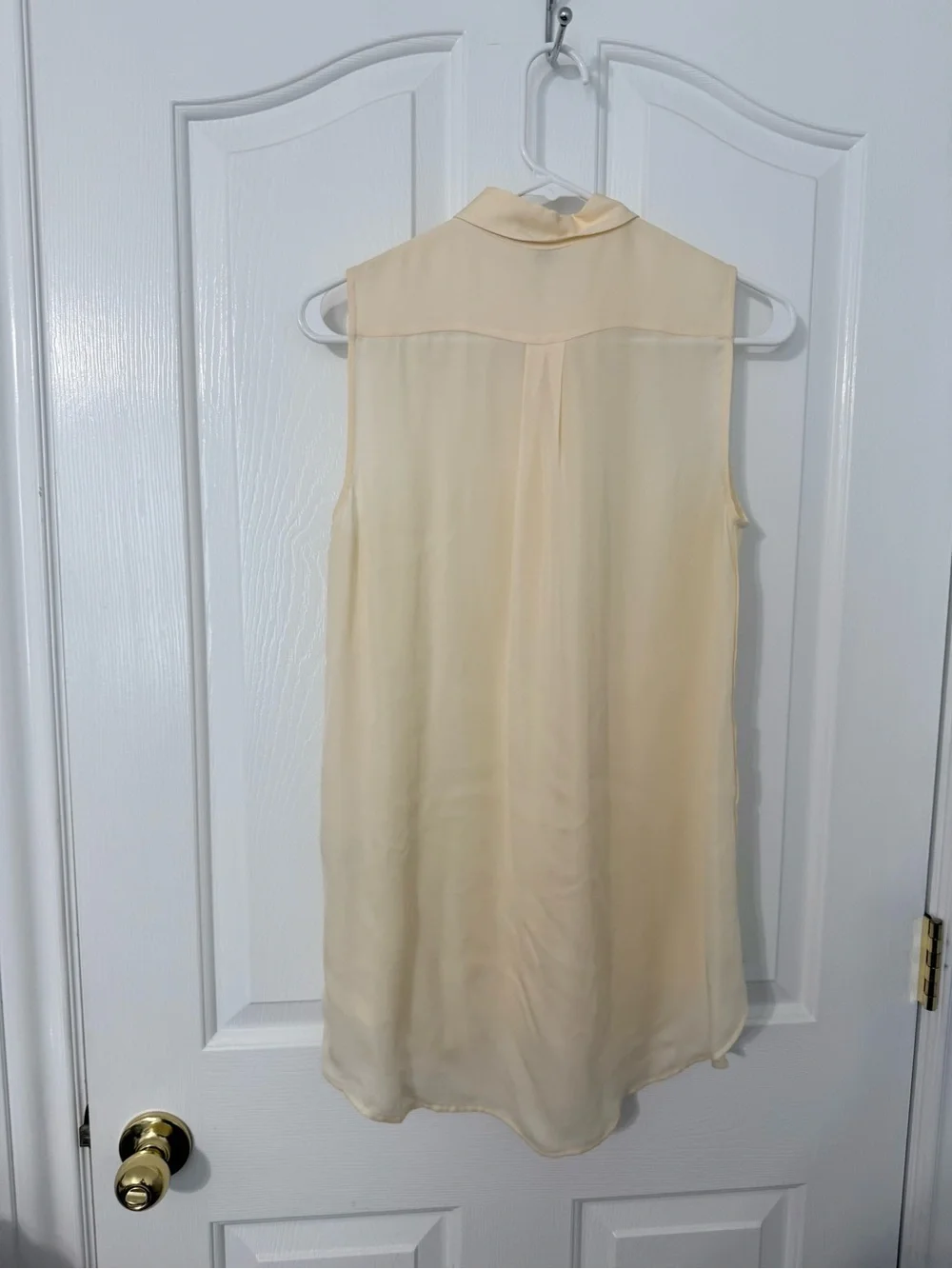 JCrew Sleeveless Button-Down Silk  in Pale Yellow fits big( fits a size 6-8)